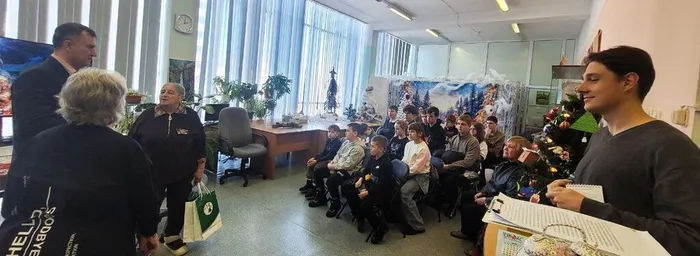 vstrecha-shkolnikov-i-uchitelej-partizanskogo-go-v-fnczb-dvo-ran-1