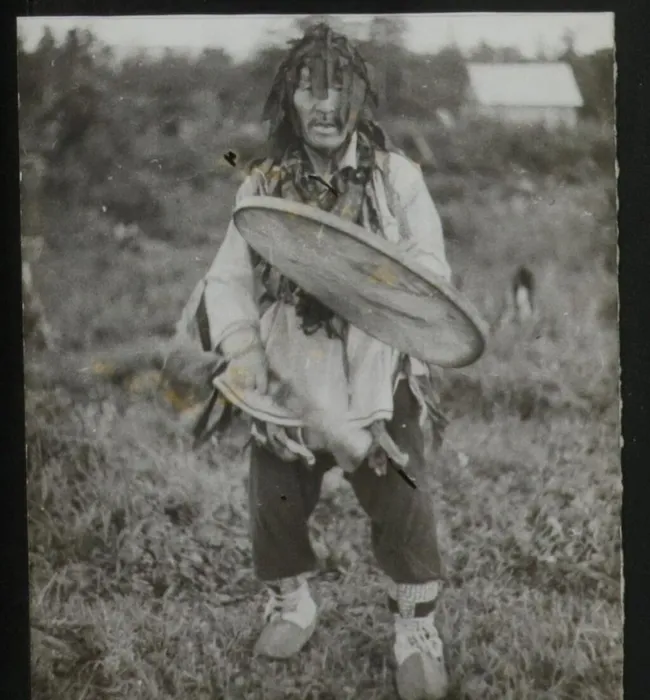 Экспозиция «Подвиг малых народов в Великую войну» в ИИАЭ ДВО РАН3