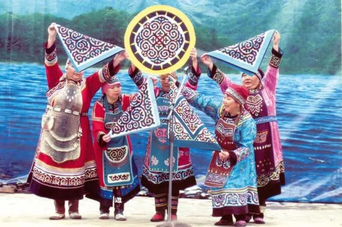Выставка «Этно-Весна Дальневосточные Узоры» в ИИАЭ ДВО РАН