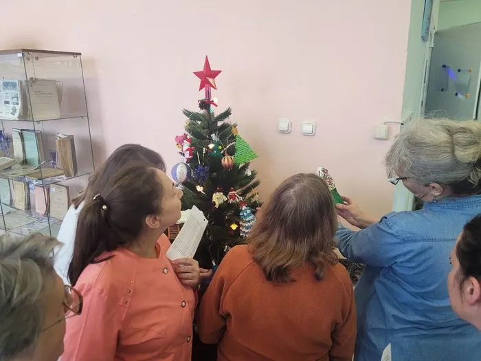 novogodnyaya-vystavka-konkurs-kreativnaya-yolochnaya-igrushka-2026-v-fnczb-dvo-ran-6