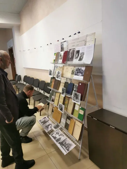 vystavka-vladimir-leontevich-komarov-v-fnczb-2